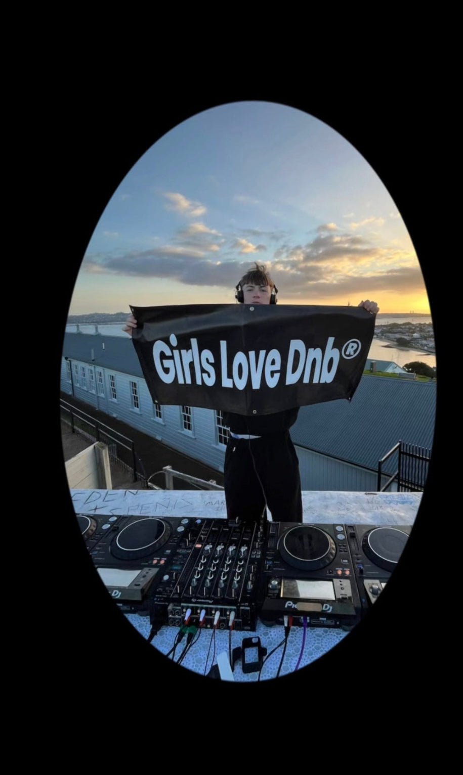 GLD BANNER - VINYL - Girls love Dnb